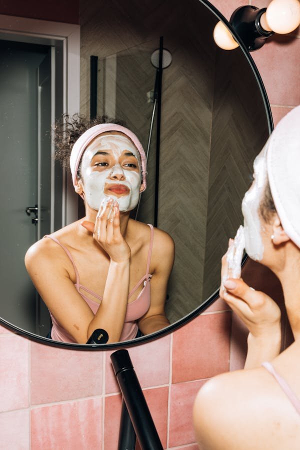 Soins du visage et beauté naturelle : conseils pour rayonner authentiquement